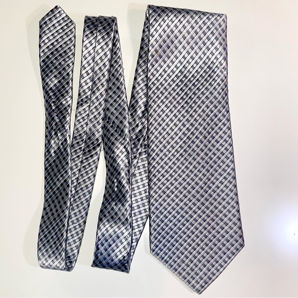 VAN HEUSEN Men’s Necktie with Grey/Silver Checked Design 100% Silk - Picture 4 of 4